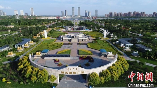  空中俯瞰康巴什。 李臻昊 摄