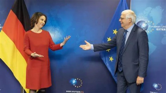 　贝尔伯克（左）、博雷利 图：资料