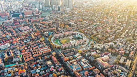 这是从空中拍摄的天津市中心城区的小洋楼一景。