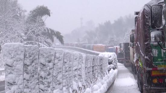 冻伤的青蛙，停摆的市场，结冰的高速：湖南暴雪五日