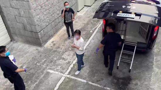 台湾一女子因与母亲发生口角用跳绳将其勒死。勒死