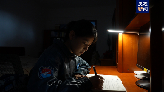 的飞行学员格桑白珍的每一步都走得很扎实从空军航空大学毕业后她来