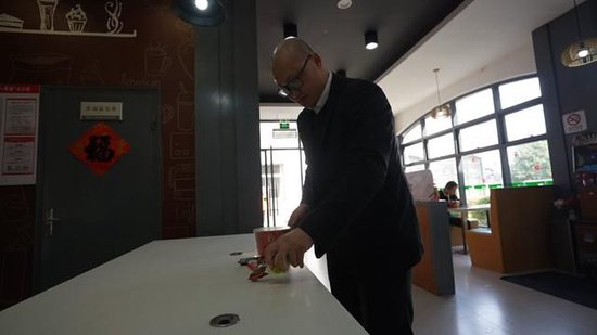  张熹泡面。图/九派新闻邵骁歆