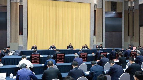 4月30日上午,中共中央总书记、国家主席、中央军委主席习近平在上海主持召开部分省区市“十五五”时期经济社会发展座谈会并发表重要讲话。