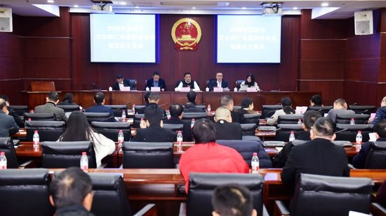 2024年12月19日上午，温岭市人大常委会举行2025年市文化和广电旅游体育局预算民主恳谈会。温岭市人大供图