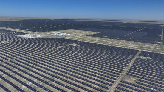  △新疆生产建设兵团第八师石河子市的一处100万千瓦光伏基地