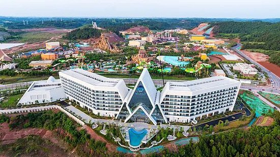 “三名儿童坐跳楼机未放安全杠”，资阳方特回应