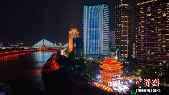 周星亮 摄