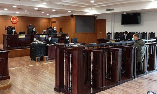 　　2020年3月16日，上海李某某因妨害传染病防治罪被判处有期徒刑1年3个月，缓刑1年6个月。图据新华社