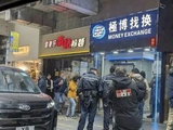 香港5800万日元抢劫案进展：警方已拘捕6人，包括3名日本人、2名内地人及1名本地人，其中1人是报案人，初步判断他为劫匪内应