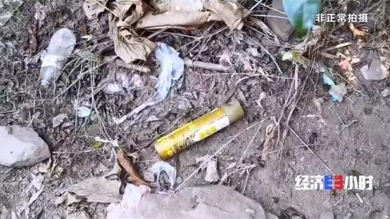  窝棚四周的白色垃圾、有害垃圾