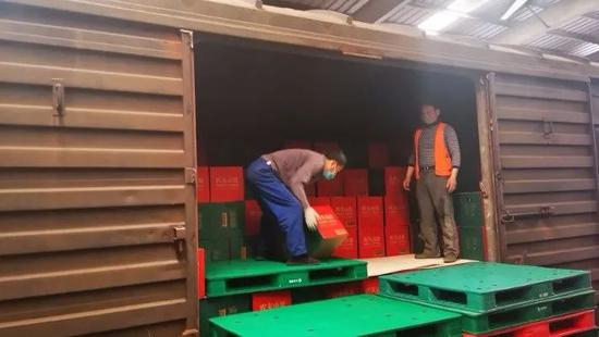  2月19日12时，铁路金华货运中心千岛湖南货运站抢运供应武汉物资　摄影|马锦标