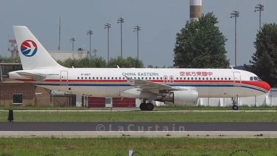 失事飞机2007年在东航服役时的影像　图|网友“拉上窗帘”