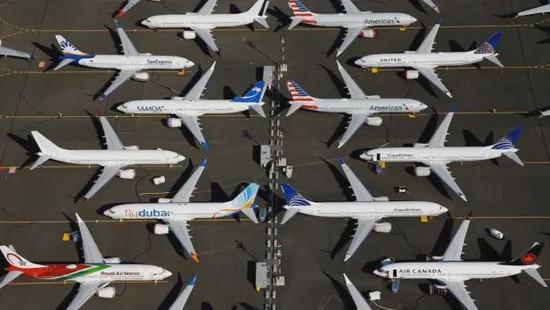 ▲大量737MAX客机停放在波音位于西雅图的一处停机坪上（路透社）