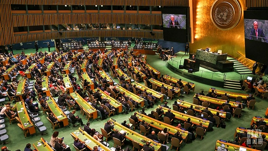 △开幕式现场，联合国秘书长古特雷斯正在致辞。（图/视觉中国）