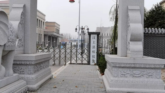  ▲11月22日，事发后的汶上县殡仪馆。图/新京报记者 齐超 摄