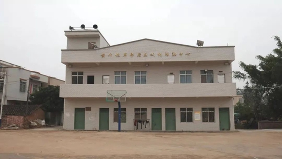  2021年9月9日，生育补贴公告在黄竹根村革命老区文化活动中心会议室通过（图源：南风窗记者黄茗婷 摄）