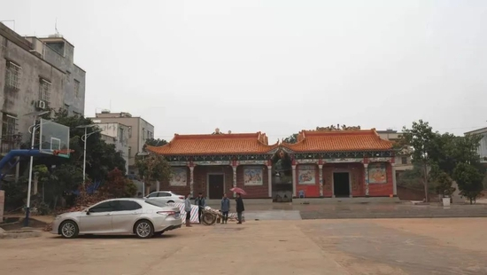  林祥出资修建的林氏宗祠和香火堂（图源：南风窗记者黄茗婷 摄）