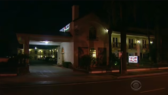 　·&nbsp;克鲁赞在一个旅馆里杀死了霍华德。（视频截图）