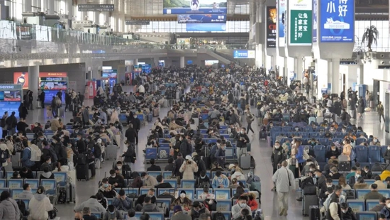 南京南站迎来客流小高峰