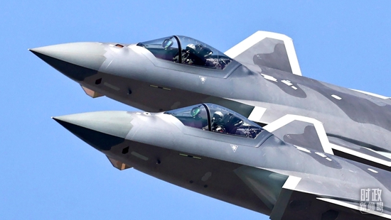 △2022年11月10日，歼-20第五代国产隐身战斗机亮相珠海航展。（图/视觉中国）