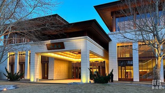 △北京时间2023年3月15日晚，中国共产党与世界政党高层对话会以视频连线方式举行。（总台央视记者赵化拍摄）