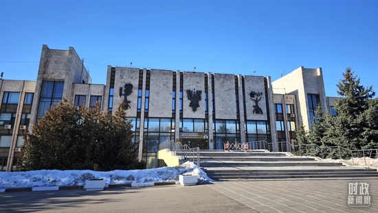 △莫斯科国际关系学院。2013年3月，习近平主席在这里发表演讲，提出各国相互联系、相互依存的程度空前加深，人类生活在同一个地球村里，越来越成为你中有我、我中有你的命运共同体。（总台央广记者潘毅拍摄）