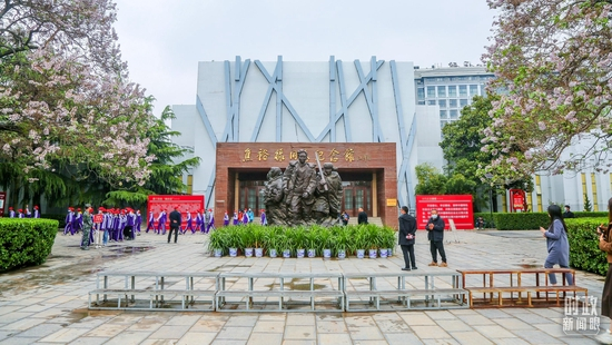 △河南兰考县焦裕禄同志纪念馆。2014年3月，习近平在河南兰考县调研指导党的群众路线教育实践活动时曾来到这里参观。（图/视觉中国）