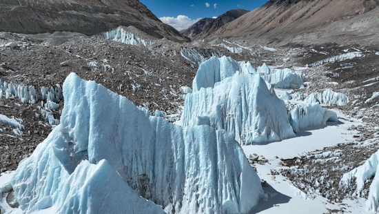  这是珠峰中绒布冰川（5月15日摄，无人机照片）。新华社记者 晋美多吉 摄