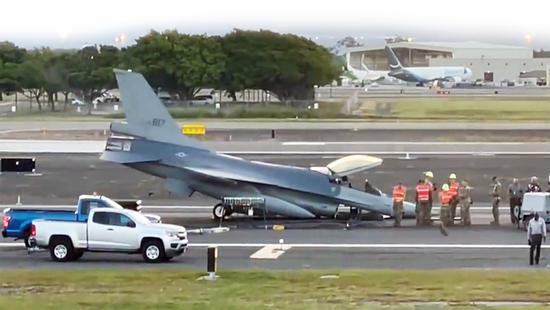 2022年6月，台湾一架F-16在夏威夷因故障迫降。