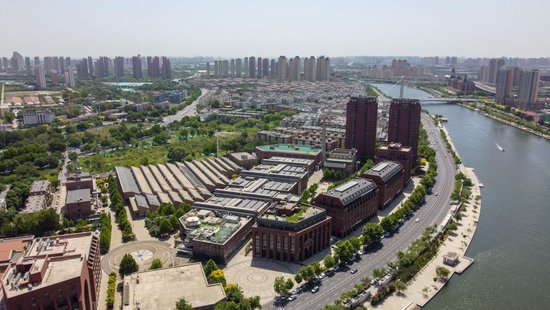  无人机视角下的天津海河东岸天津棉3创意街区。 新华社记者 孙凡越 摄