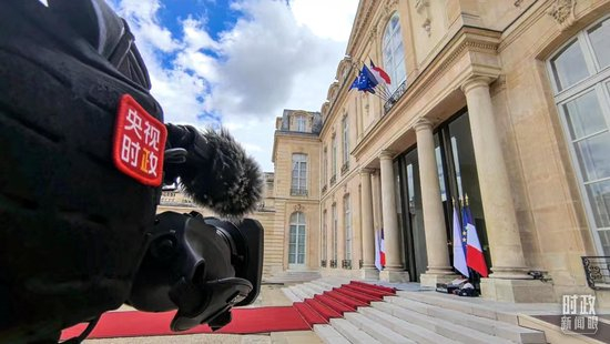  △爱丽舍宫。（总台央视记者陆泓宇拍摄）