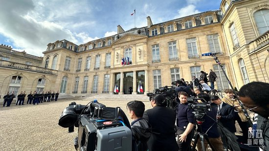  △爱丽舍宫。（总台央视记者关舟拍摄）