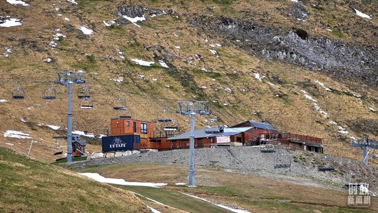 △比利牛斯山间的“牧羊人驿站”。（总台央视记者韩锐拍摄）