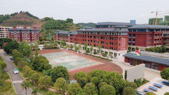 这是5月31日拍摄的之江小学校园（无人机照片）。新华社记者 胥冰洁 摄