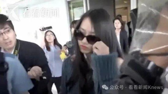 77岁亿万富豪娶22岁女演员，新婚3个月后中毒身亡，妻子被判无罪