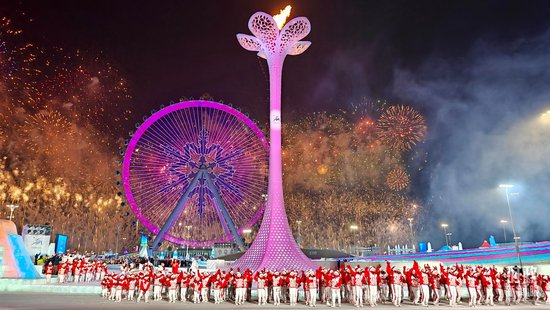  △哈尔滨亚冬会主火炬点燃。（总台记者任秋宇拍摄）