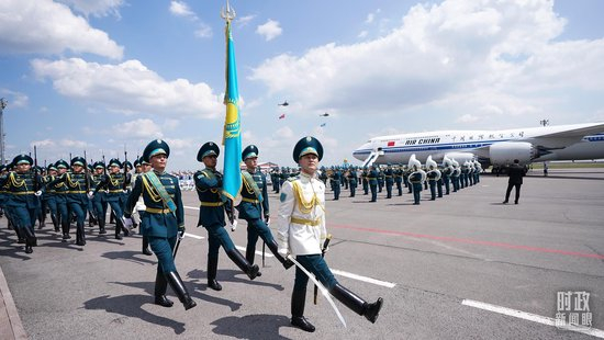  △仪仗队分列式。（总台记者李晋拍摄）