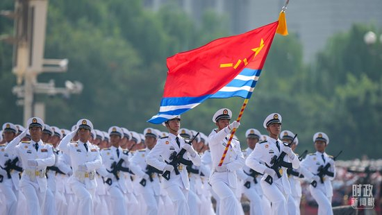 △海军方队。（总台记者李晋拍摄）