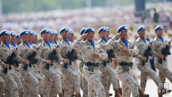 △维和部队方队。（总台记者李晋拍摄）