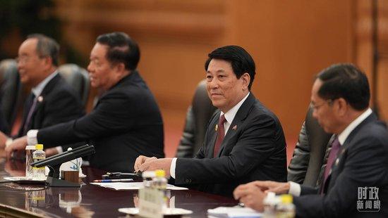 △越南国家主席梁强在会见中。(总台记者李晋拍摄)