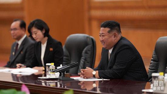 △金正恩在会谈中。(总台记者李晋拍摄)