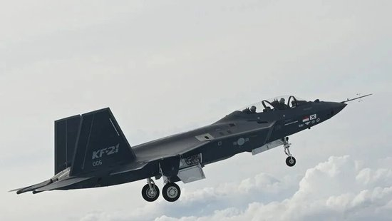 　印韩联合开发KF-21战斗机首飞的006号原型机