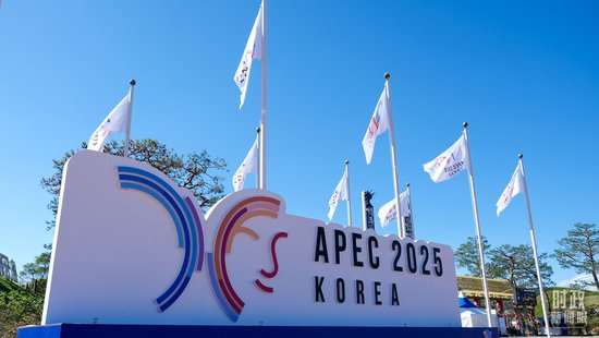 △庆州街头的APEC会徽。(总台央视记者刘琦拍摄)