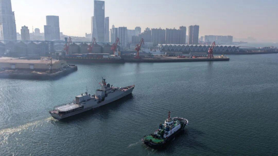 越南海军“陈兴道”号导弹护卫舰访问青岛 图：人民海军