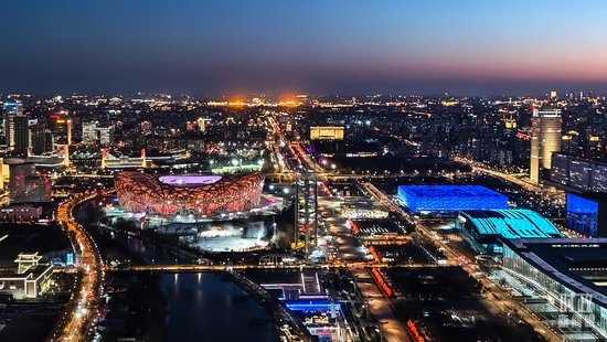  △从奥林匹克塔俯瞰北京。（总台央视记者闫耀东拍摄）