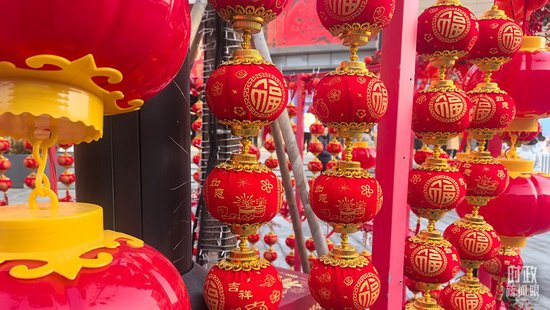 △隆福寺街区年味浓。（总台央视记者钟锐拍摄）