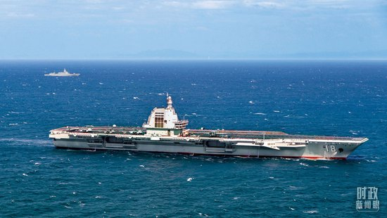  △2025年11月，海军福建舰开展入列后首次海上实兵训练。（解放军画报高泽明拍摄）