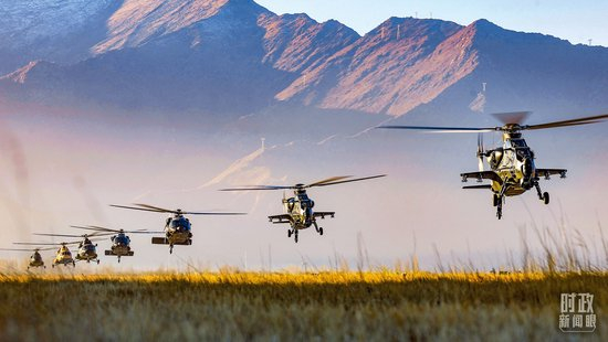 △陆军某旅开展飞行训练。（解放军画报特约记者胡其武拍摄）