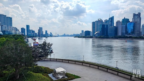 △黄浦江两岸。（总台央视记者赵化拍摄）